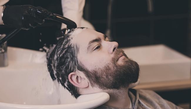 Barba + taglio + shampoo per uomo